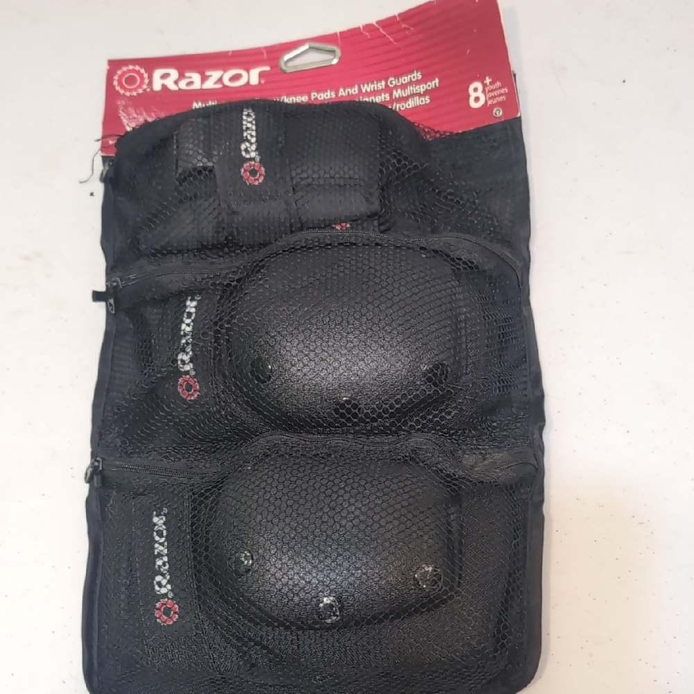 Razor Black Safety Gear Set Kids 8+ Knee Elbow Wrist Pads New In Package